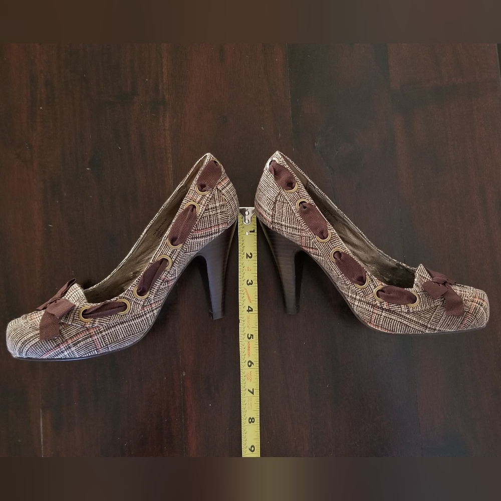 TRIBECA by KENNETH COLE - "Rain-Bow" Brown Plaid Pumps - Size 7 - Picture 5 of 10
